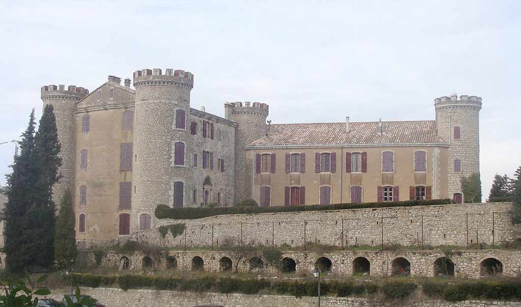 Le château de Saint-Martin-de-Pallières en Provence verte (VAR)